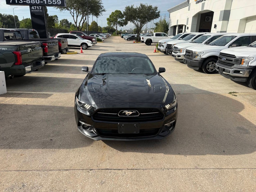 Ford Mustang Vehicle Full-screen Gallery Image 33