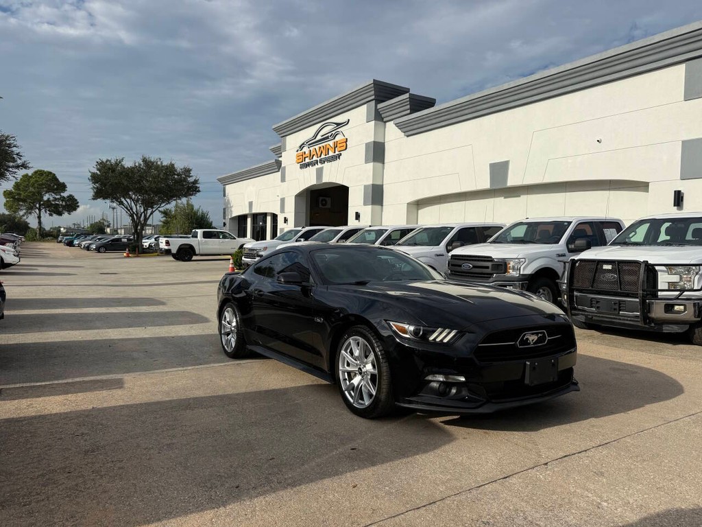 Ford Mustang Vehicle Full-screen Gallery Image 35