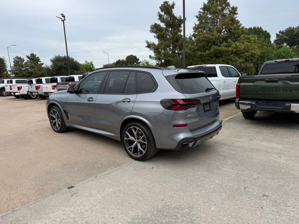 BMW X5 Vehicle Full-screen Gallery Image 04