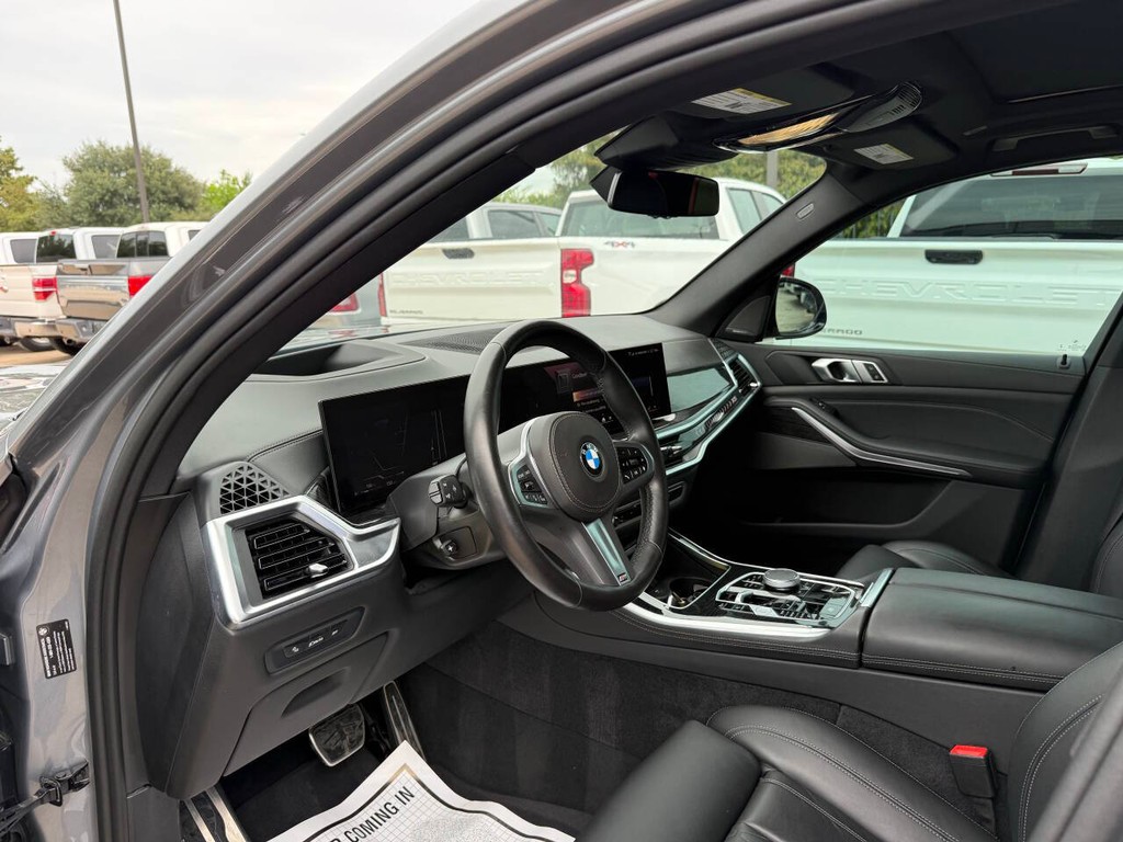 BMW X5 Vehicle Full-screen Gallery Image 06