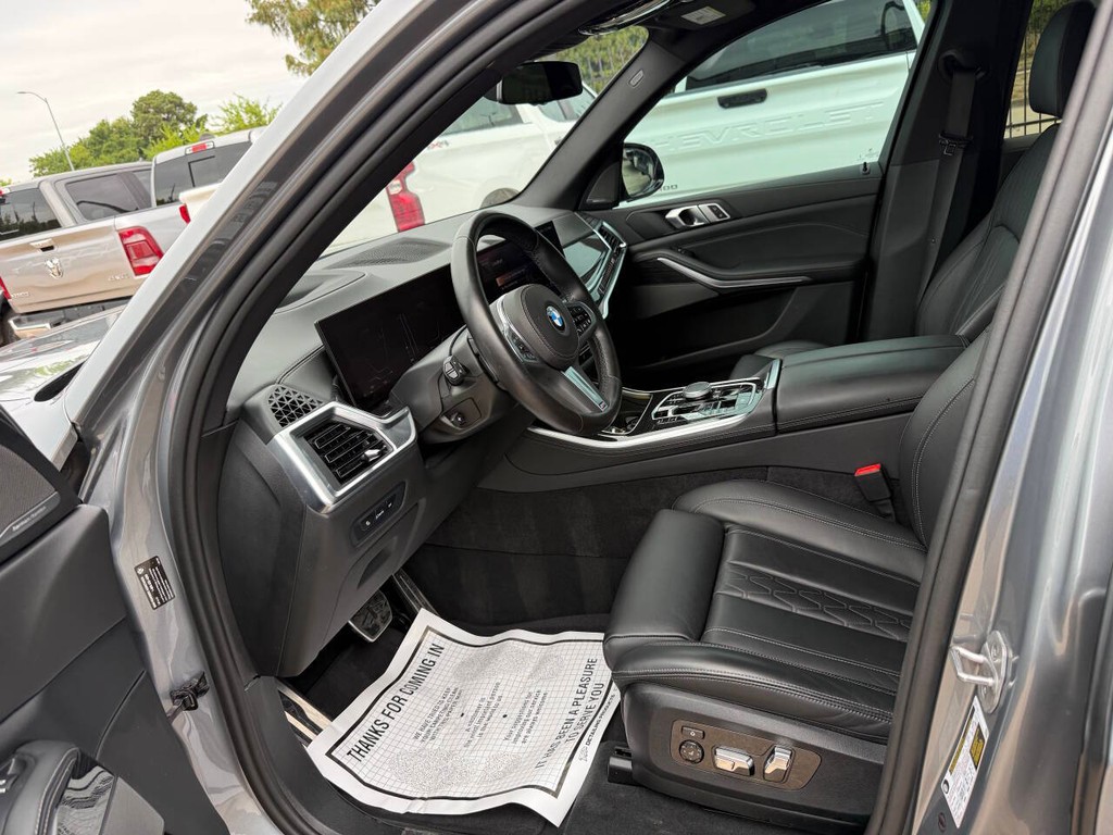 BMW X5 Vehicle Full-screen Gallery Image 07