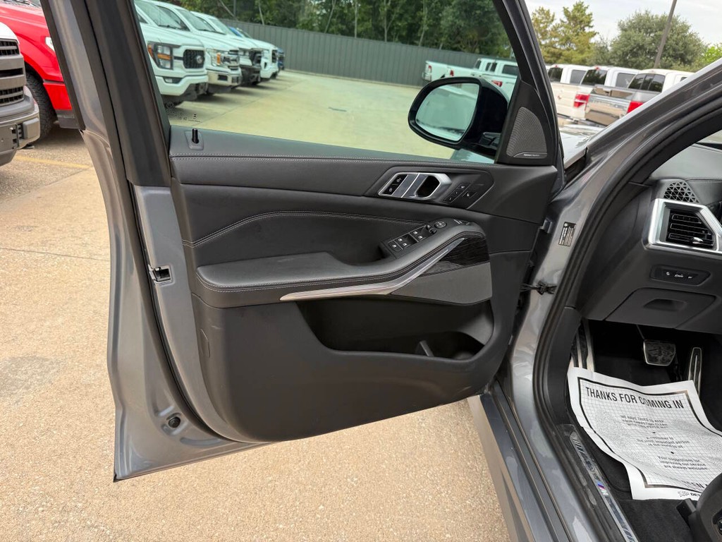 BMW X5 Vehicle Full-screen Gallery Image 08