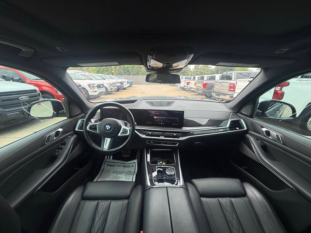 BMW X5 Vehicle Full-screen Gallery Image 18