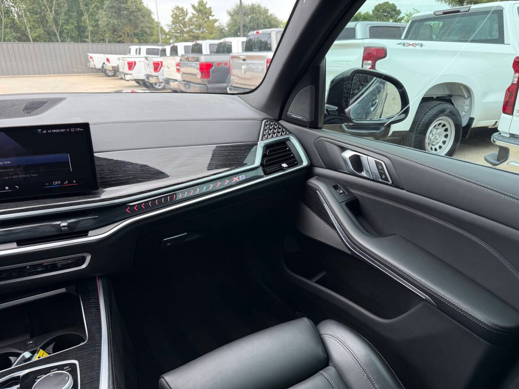 BMW X5 Vehicle Full-screen Gallery Image 20