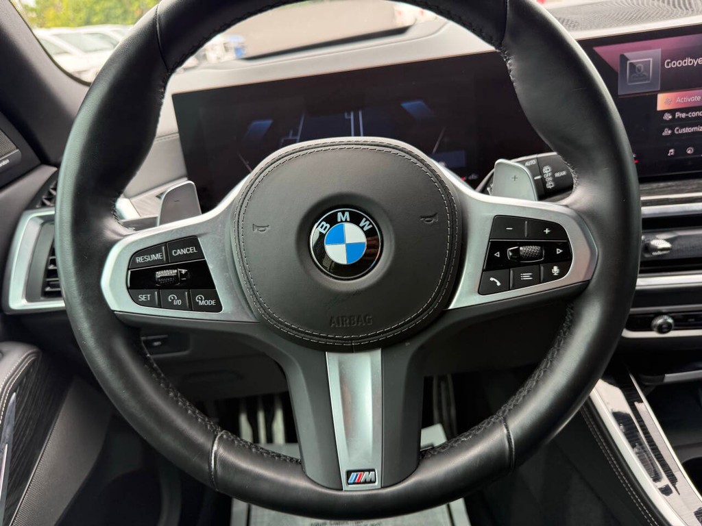 BMW X5 Vehicle Full-screen Gallery Image 24