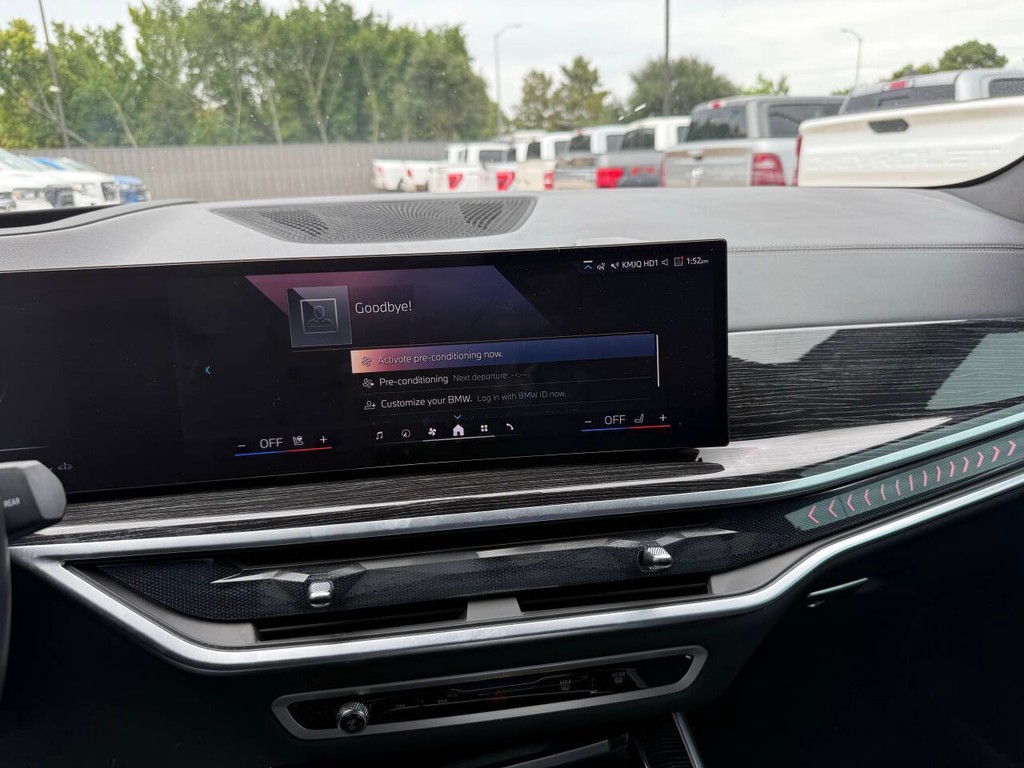 BMW X5 Vehicle Full-screen Gallery Image 25