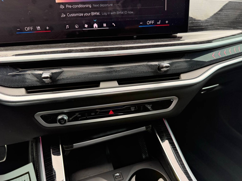 BMW X5 Vehicle Full-screen Gallery Image 28