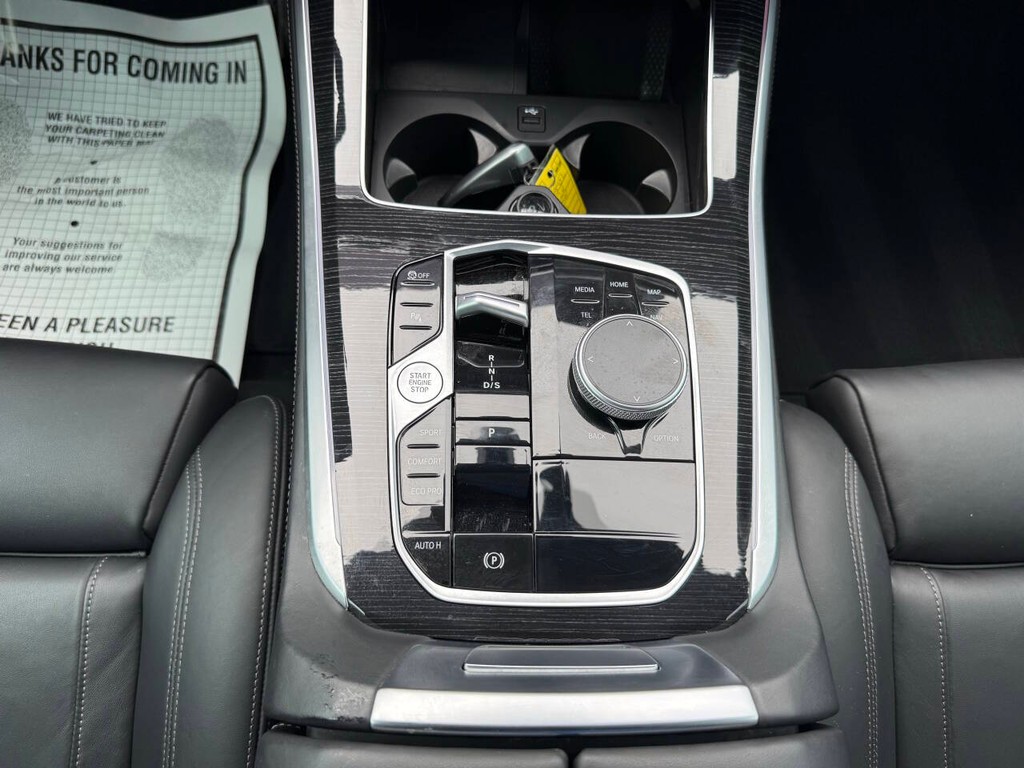 BMW X5 Vehicle Full-screen Gallery Image 29