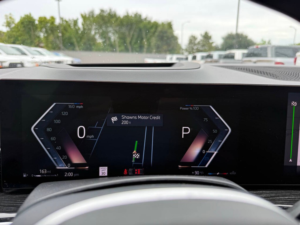 BMW X5 Vehicle Full-screen Gallery Image 33