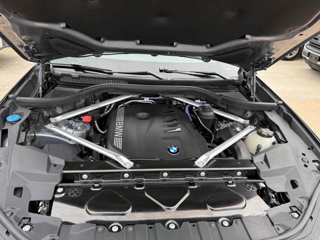 BMW X5 Vehicle Full-screen Gallery Image 36