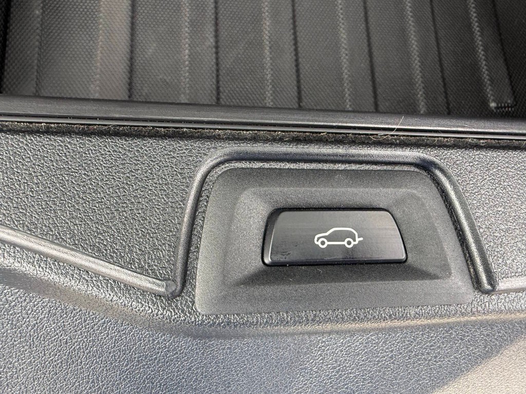 BMW X5 Vehicle Full-screen Gallery Image 40