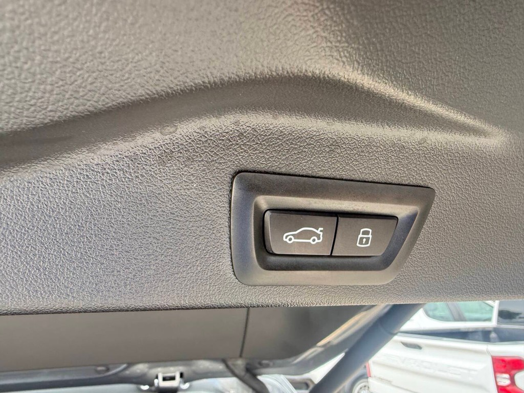 BMW X5 Vehicle Full-screen Gallery Image 41