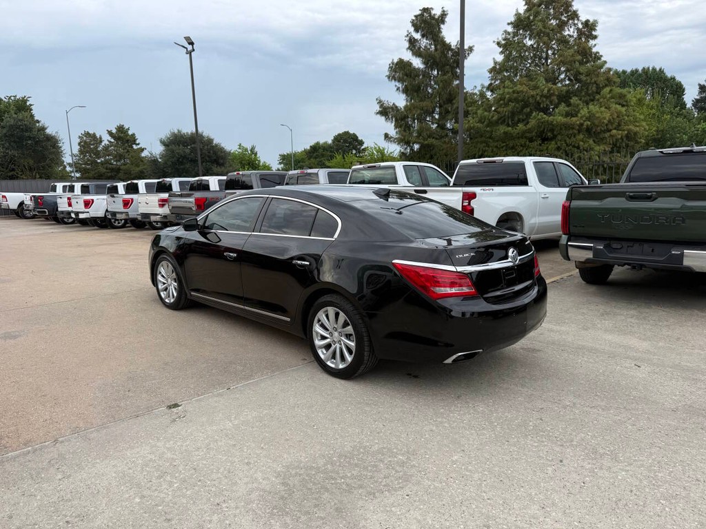 Buick LaCrosse Vehicle Full-screen Gallery Image 04