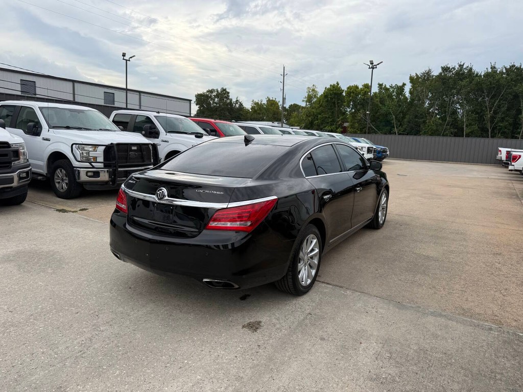Buick LaCrosse Vehicle Full-screen Gallery Image 05