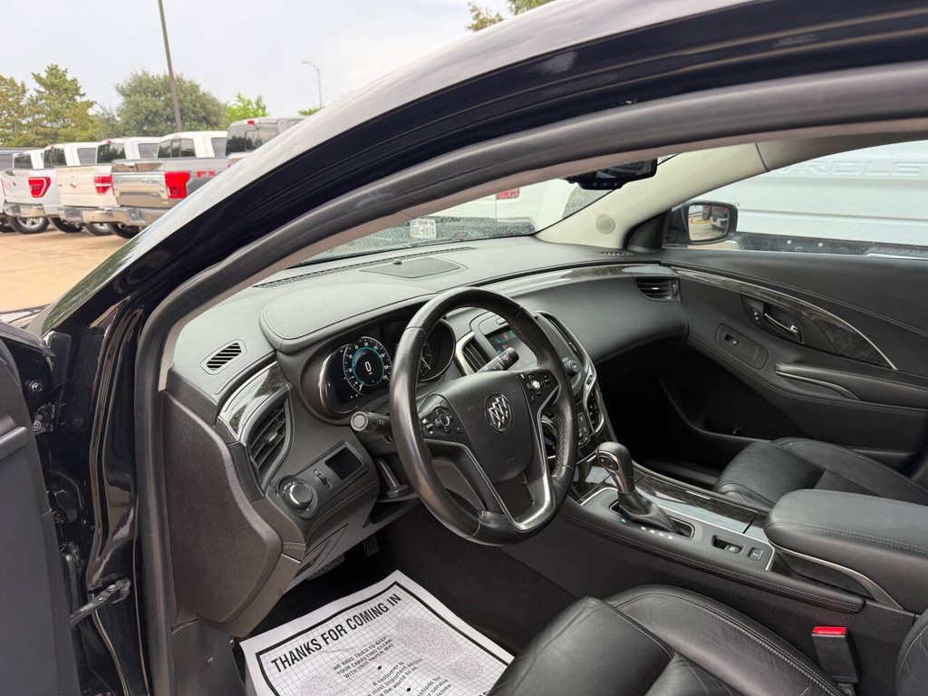 Buick LaCrosse Vehicle Full-screen Gallery Image 06