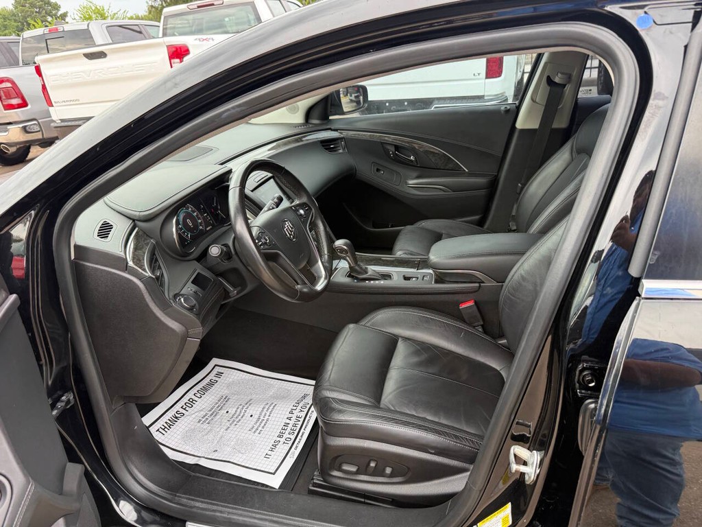 Buick LaCrosse Vehicle Full-screen Gallery Image 07