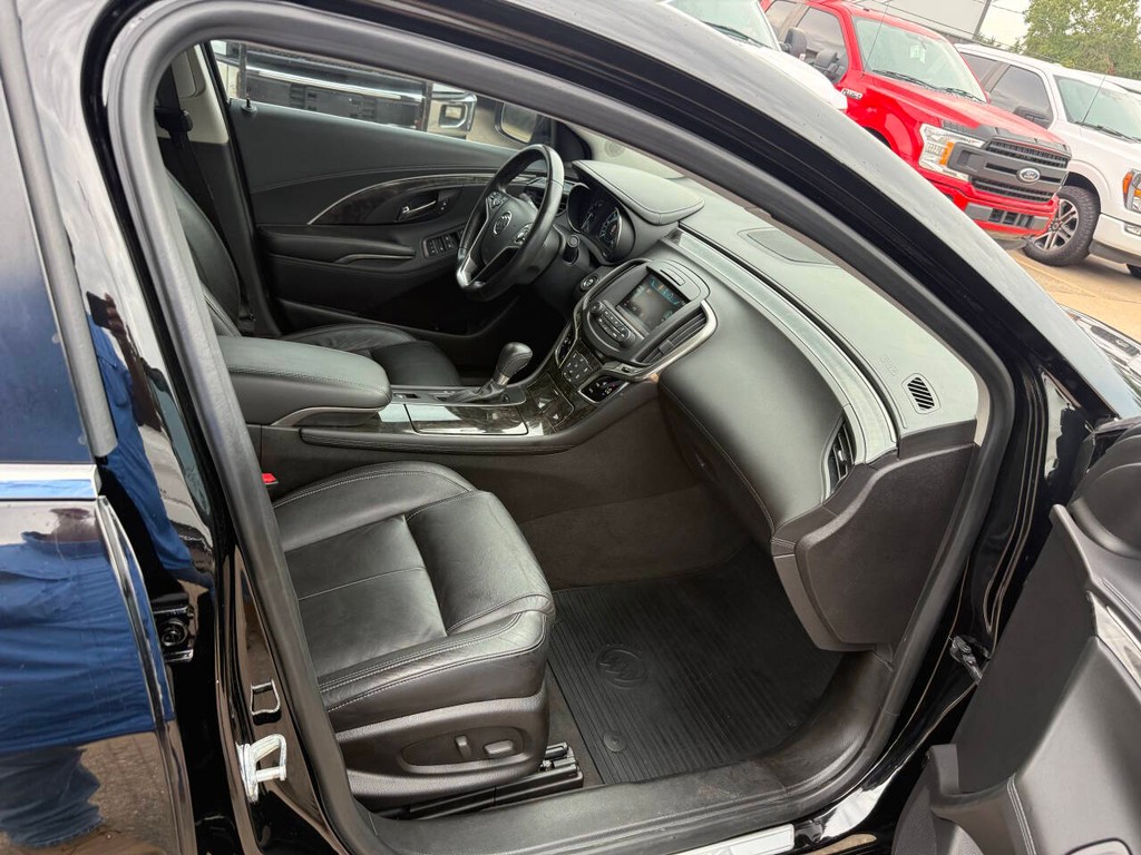 Buick LaCrosse Vehicle Full-screen Gallery Image 10