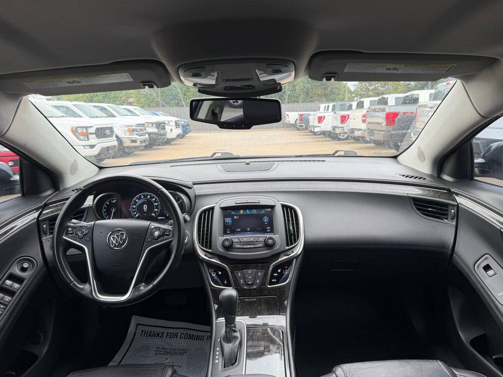 Buick LaCrosse Vehicle Full-screen Gallery Image 17
