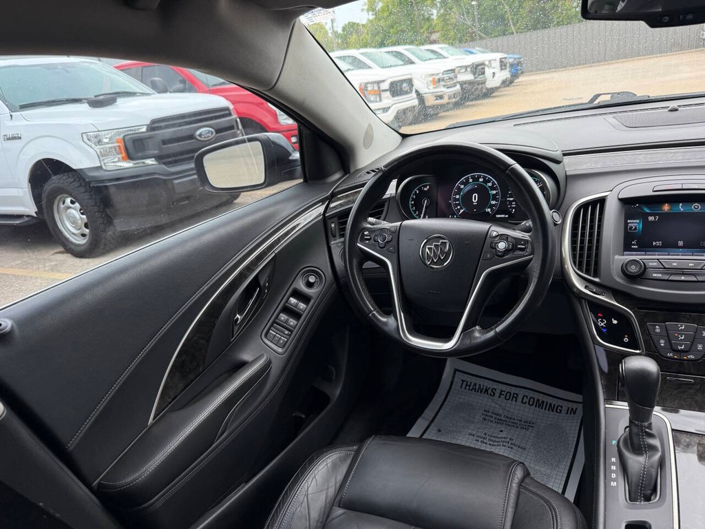 Buick LaCrosse Vehicle Full-screen Gallery Image 19