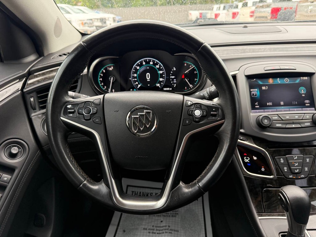 Buick LaCrosse Vehicle Full-screen Gallery Image 22