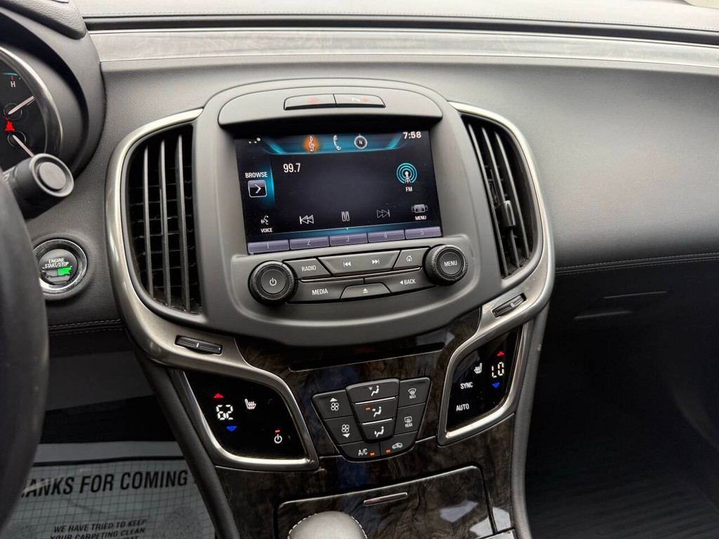 Buick LaCrosse Vehicle Full-screen Gallery Image 25