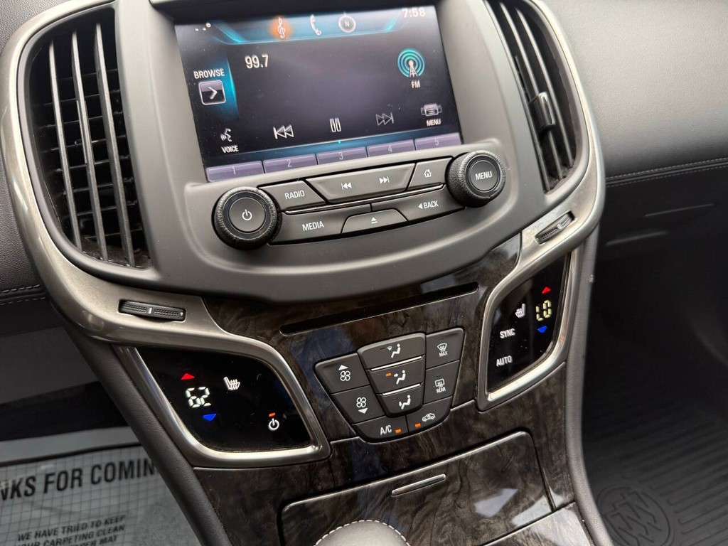 Buick LaCrosse Vehicle Full-screen Gallery Image 28
