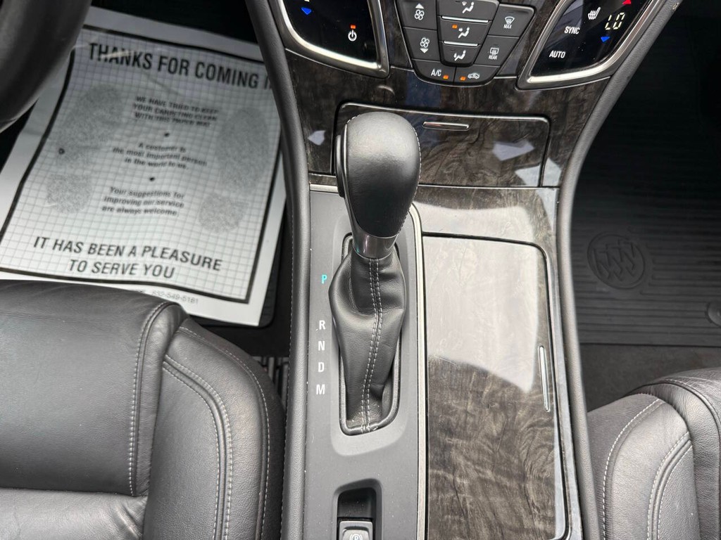 Buick LaCrosse Vehicle Full-screen Gallery Image 29