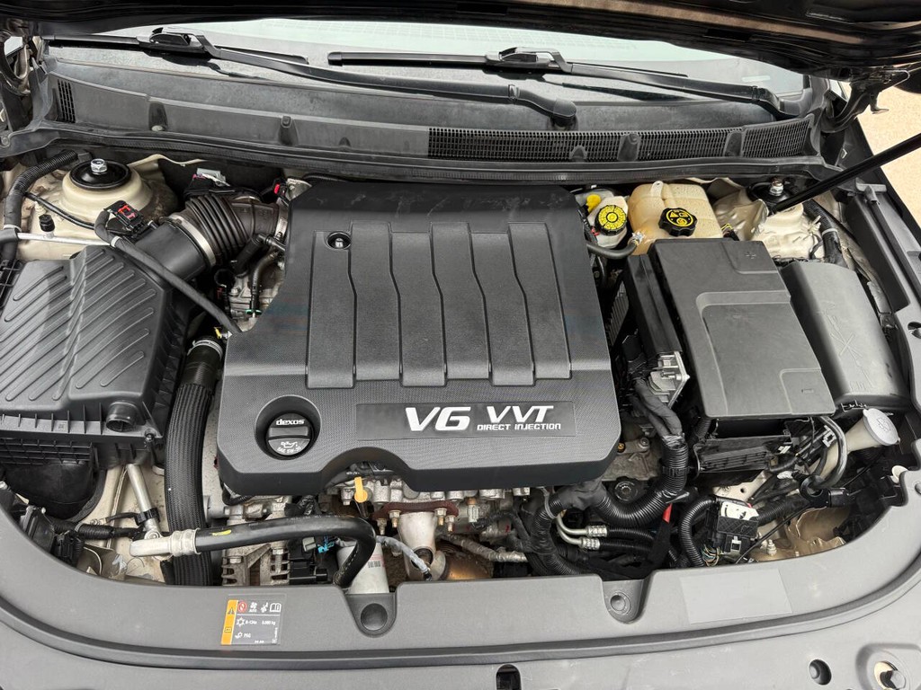 Buick LaCrosse Vehicle Full-screen Gallery Image 34