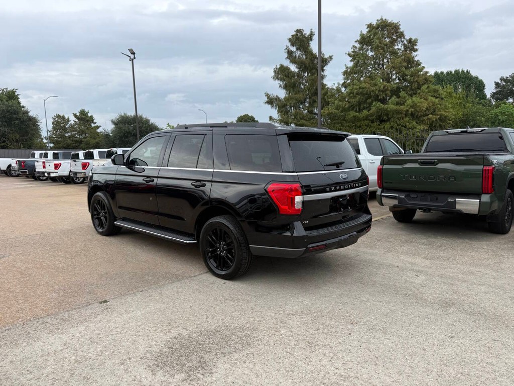 Ford Expedition Vehicle Full-screen Gallery Image 04
