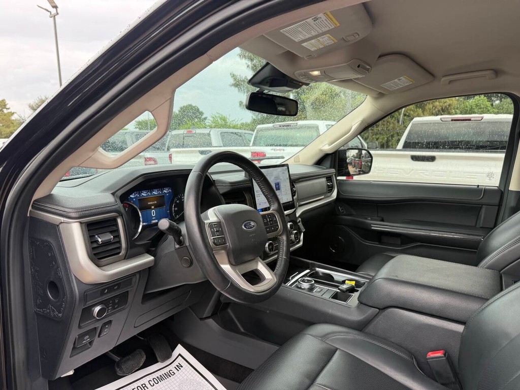Ford Expedition Vehicle Full-screen Gallery Image 06