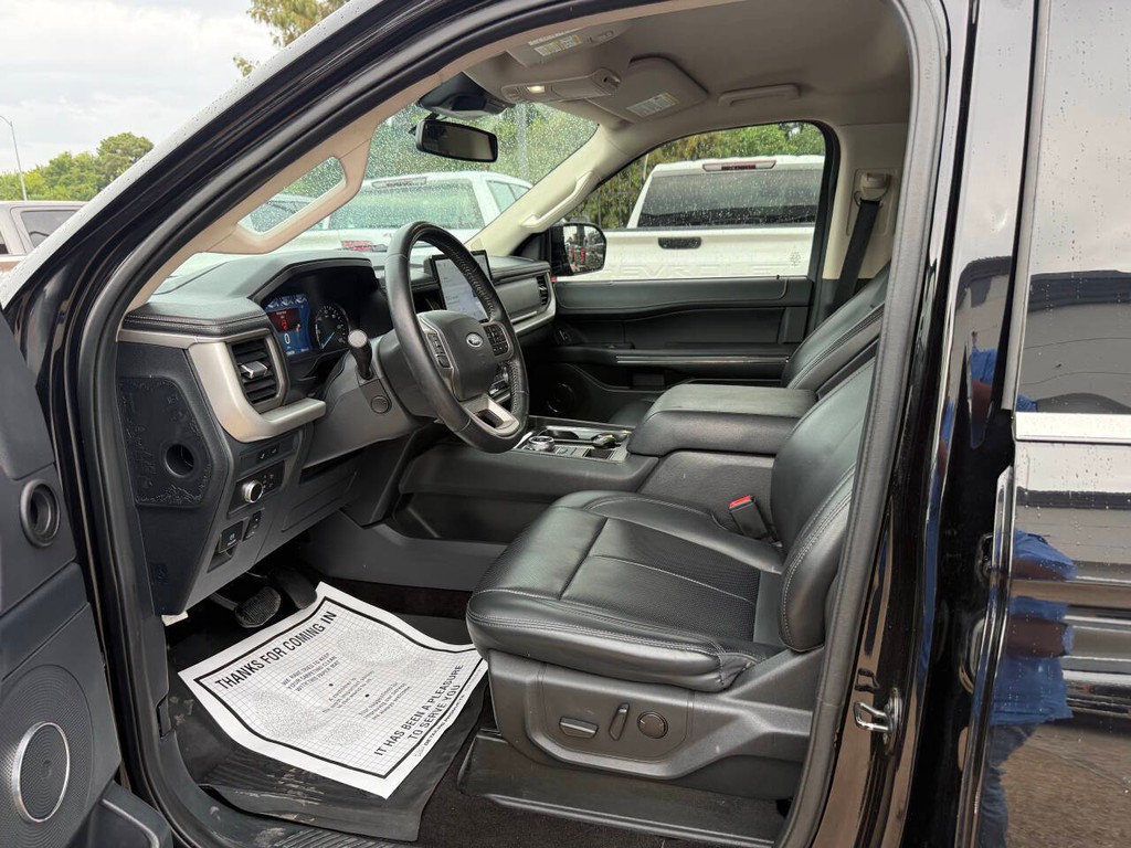 Ford Expedition Vehicle Full-screen Gallery Image 07
