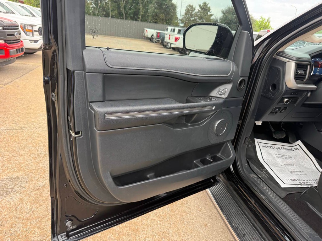 Ford Expedition Vehicle Full-screen Gallery Image 08