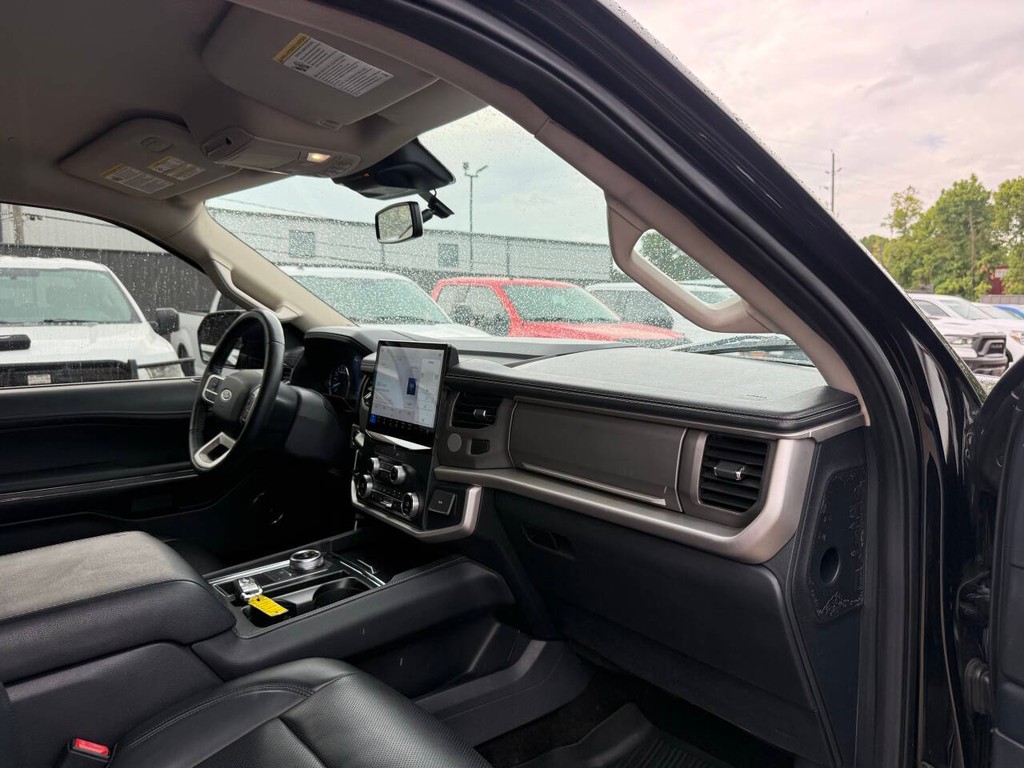Ford Expedition Vehicle Full-screen Gallery Image 09