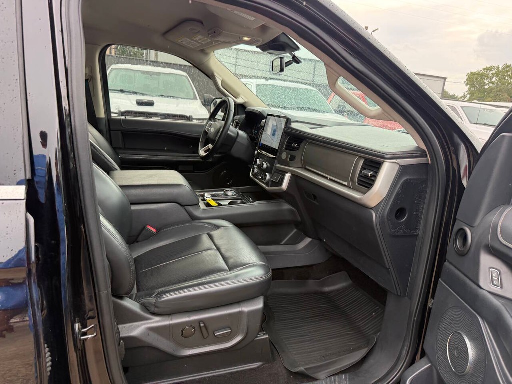 Ford Expedition Vehicle Full-screen Gallery Image 10