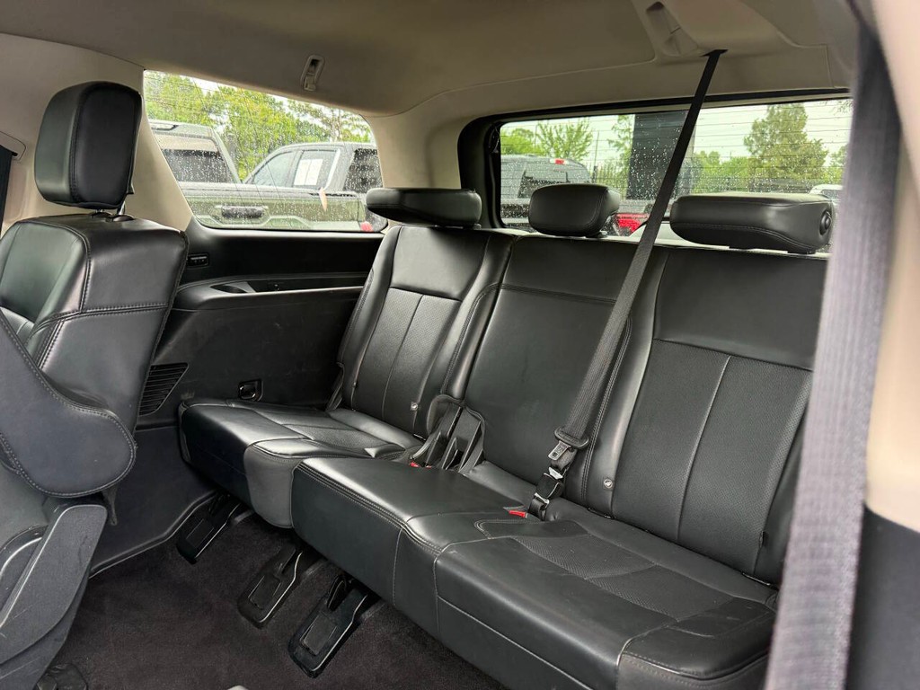 Ford Expedition Vehicle Full-screen Gallery Image 14