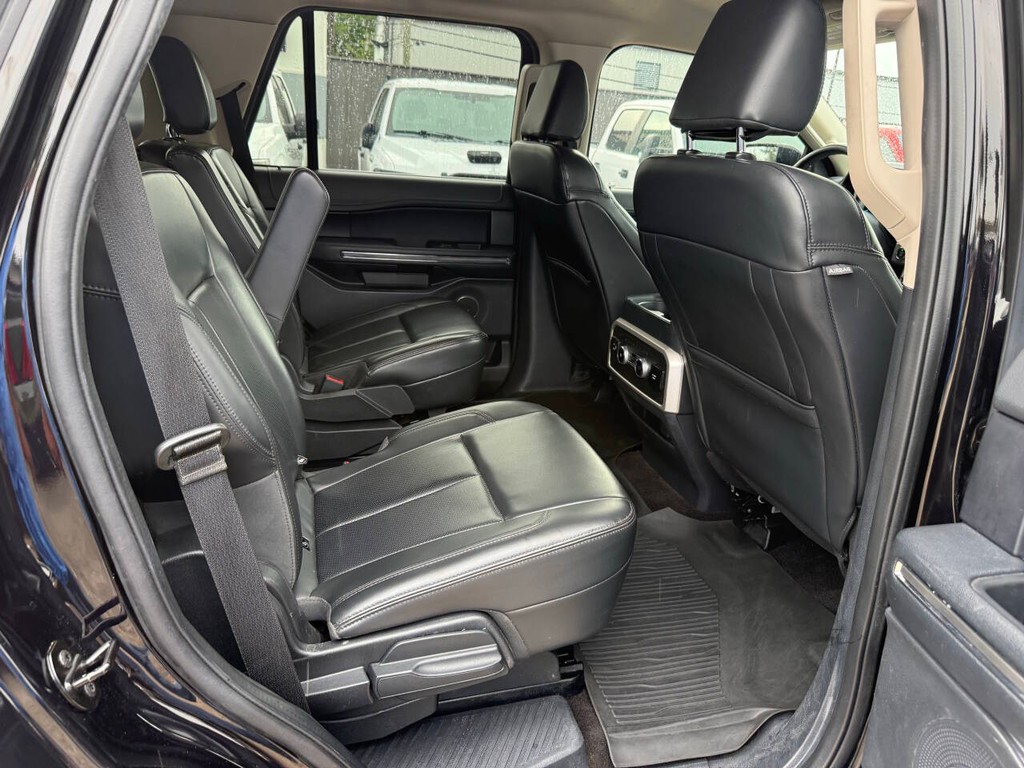 Ford Expedition Vehicle Full-screen Gallery Image 16