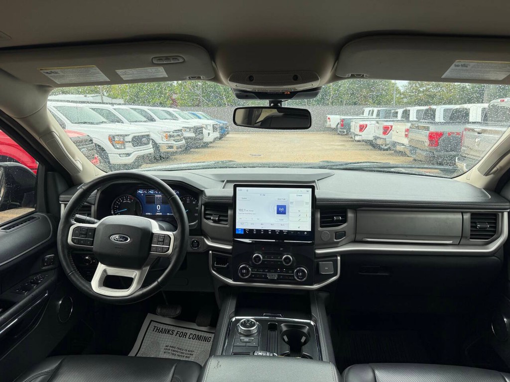 Ford Expedition Vehicle Full-screen Gallery Image 19