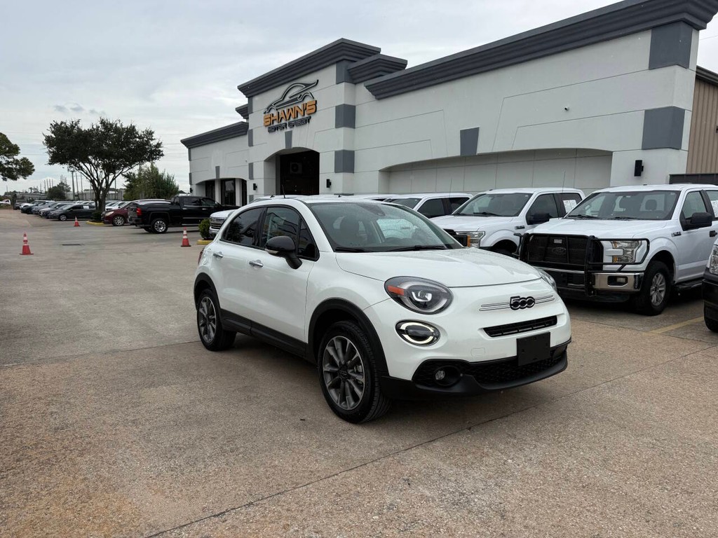 FIAT 500X Vehicle Full-screen Gallery Image 02