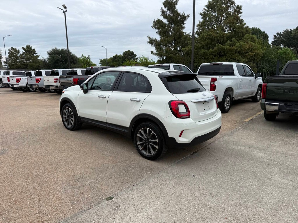 FIAT 500X Vehicle Full-screen Gallery Image 04