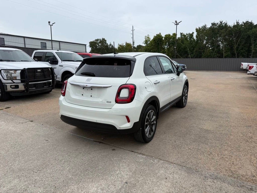 FIAT 500X Vehicle Full-screen Gallery Image 05