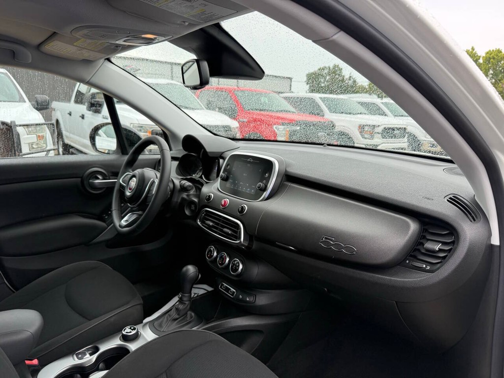 FIAT 500X Vehicle Full-screen Gallery Image 09