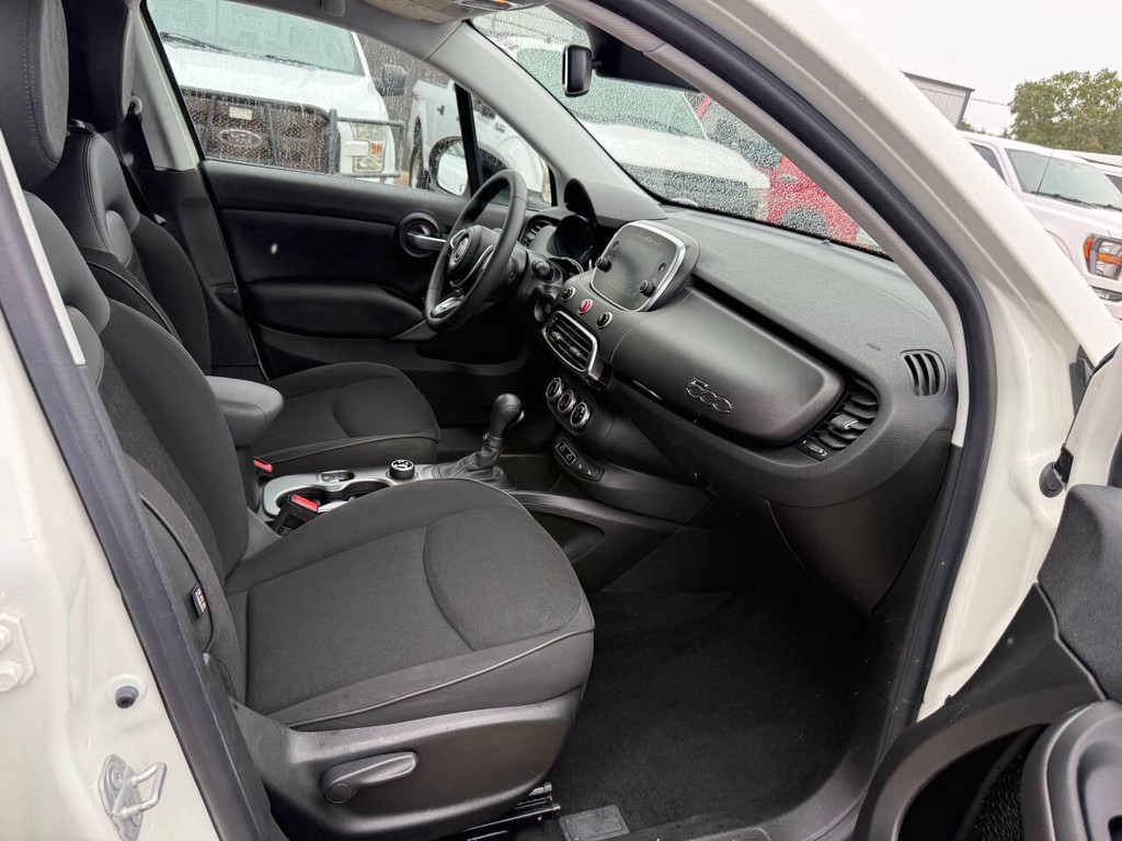 FIAT 500X Vehicle Full-screen Gallery Image 10