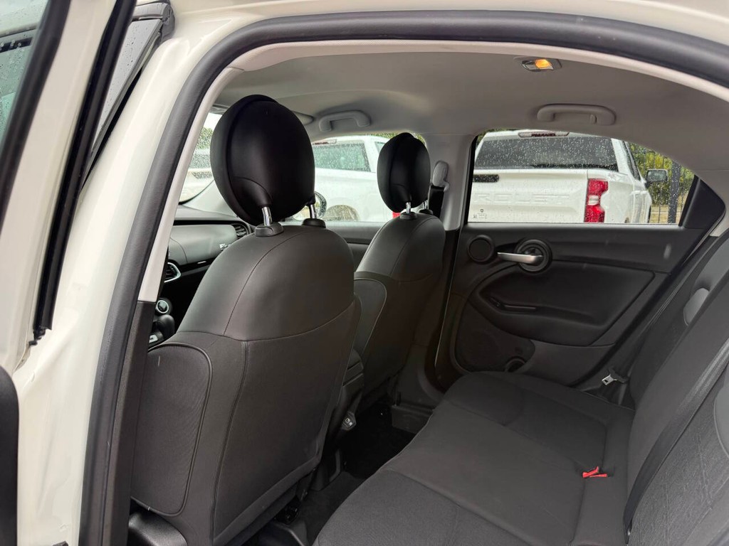 FIAT 500X Vehicle Full-screen Gallery Image 12