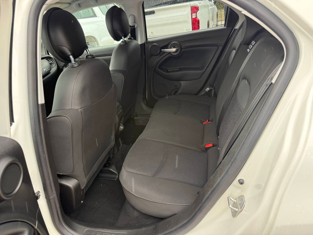 FIAT 500X Vehicle Full-screen Gallery Image 13