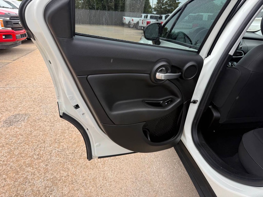 FIAT 500X Vehicle Full-screen Gallery Image 14