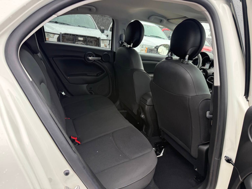 FIAT 500X Vehicle Full-screen Gallery Image 15