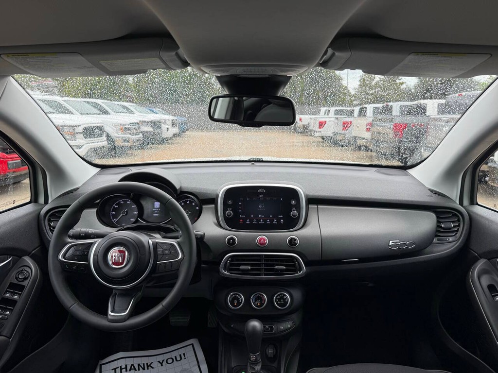 FIAT 500X Vehicle Full-screen Gallery Image 17