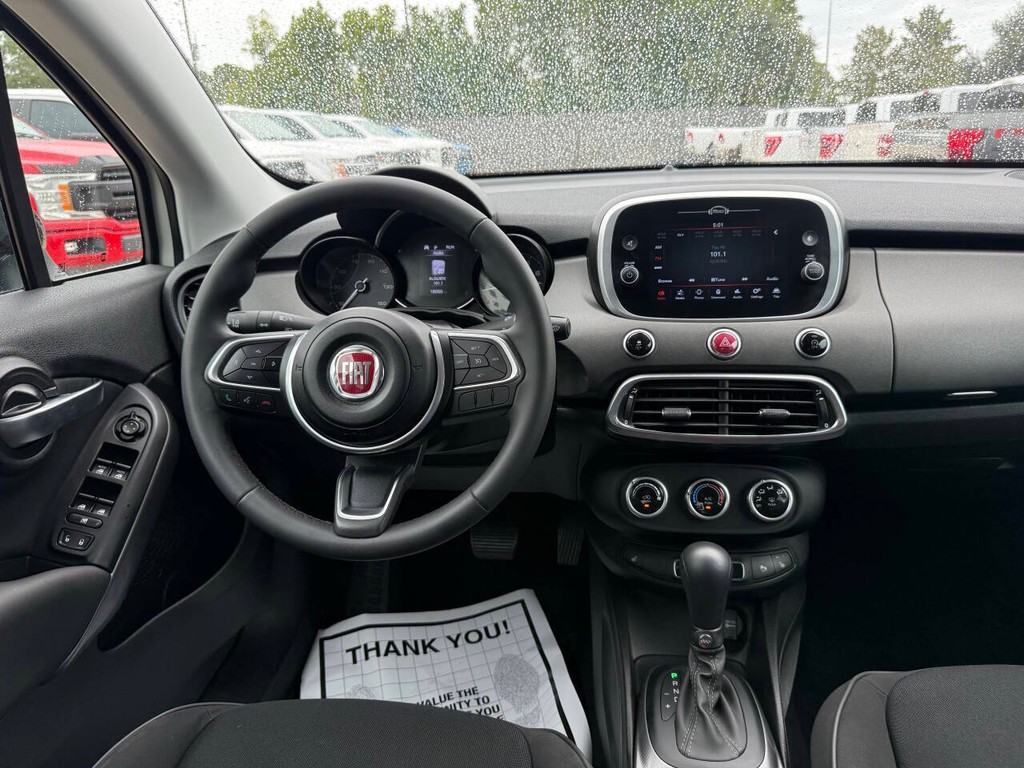 FIAT 500X Vehicle Full-screen Gallery Image 21