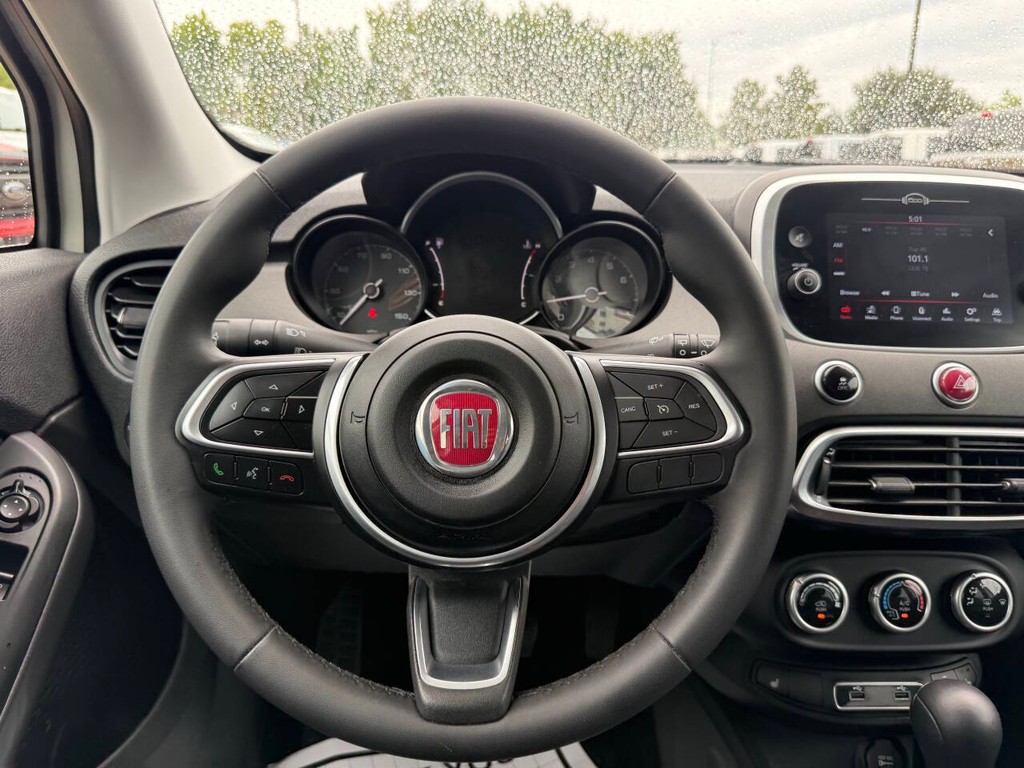 FIAT 500X Vehicle Full-screen Gallery Image 23