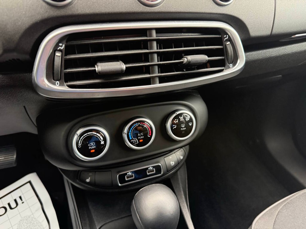 FIAT 500X Vehicle Full-screen Gallery Image 29
